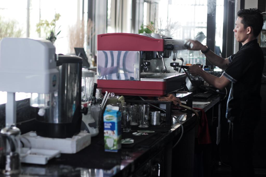 Lombok Astoria Hotel Mataram Zewnętrze zdjęcie